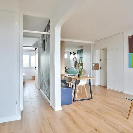Superb 1br Flat On The Bois Blancs District Апартаменты *